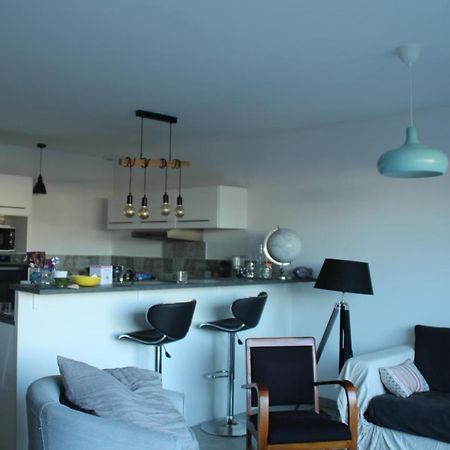 Jolie Chambre Dans Quartier Calme เอซีนส์ ภายนอก รูปภาพ