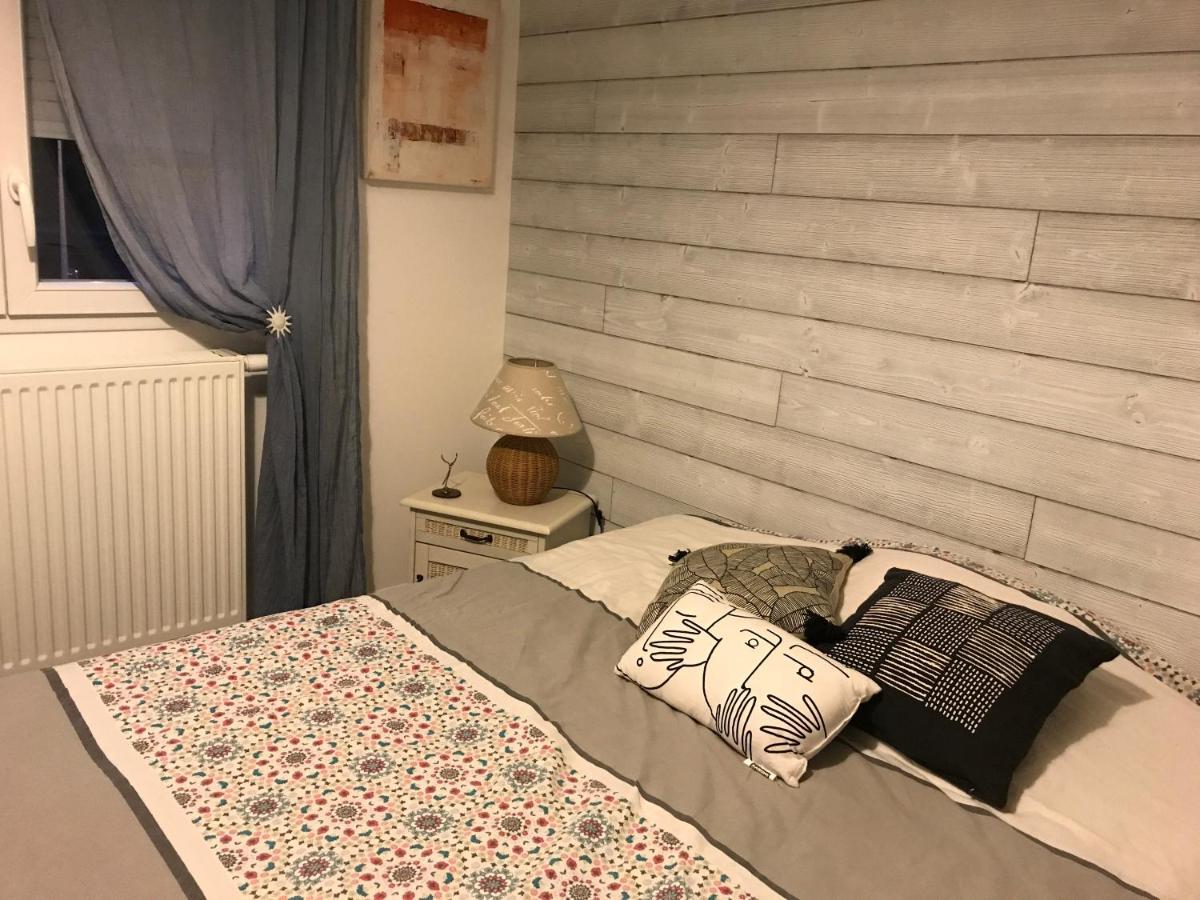 Jolie Chambre Dans Quartier Calme เอซีนส์ ภายนอก รูปภาพ